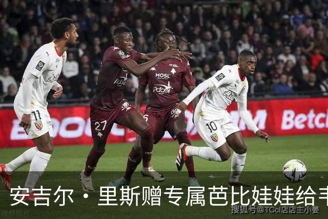 安吉尔·里斯赠专属芭比娃娃给韦德女儿，韦德：榜样很重要